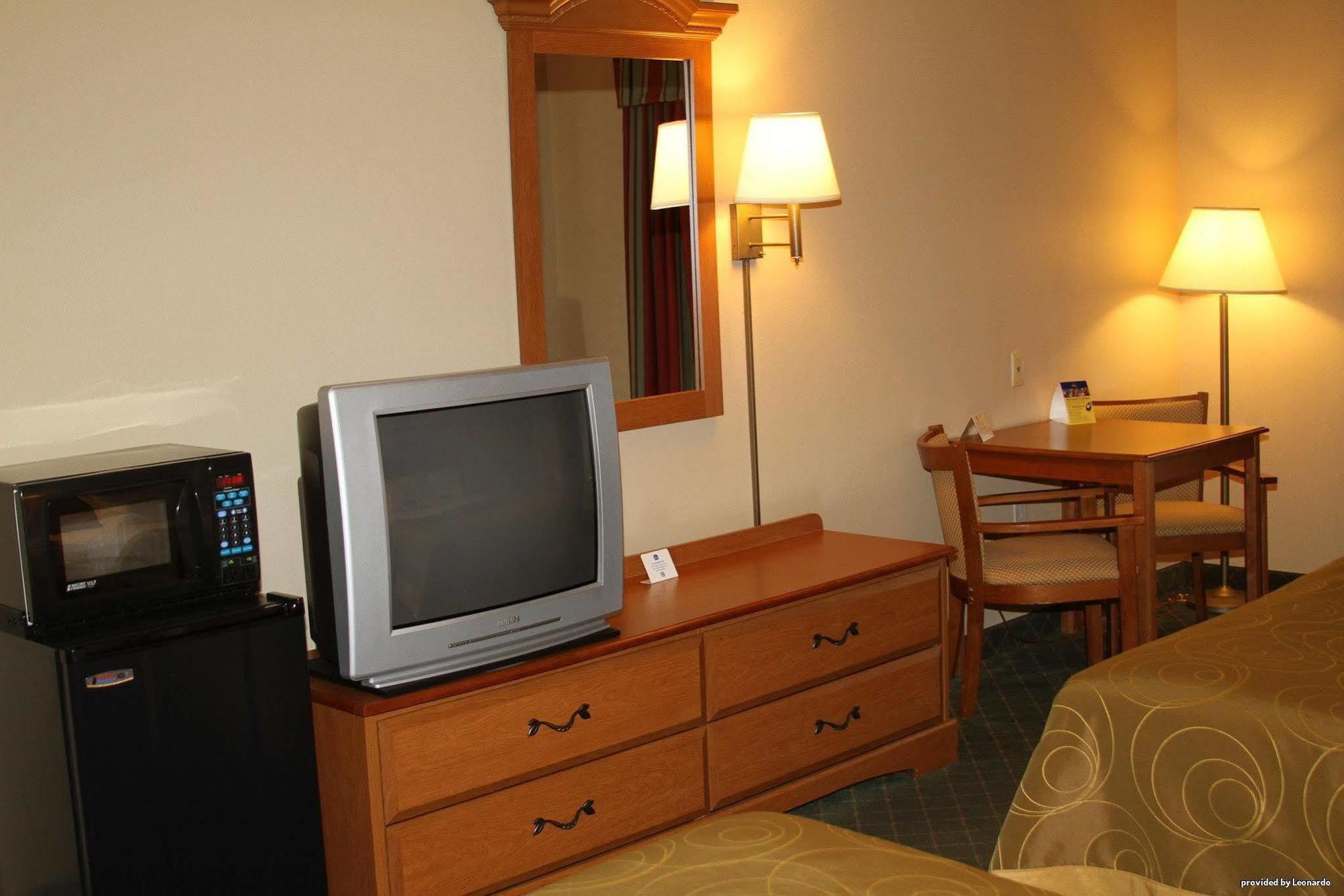 Best Western Smithfield Inn Bilik gambar